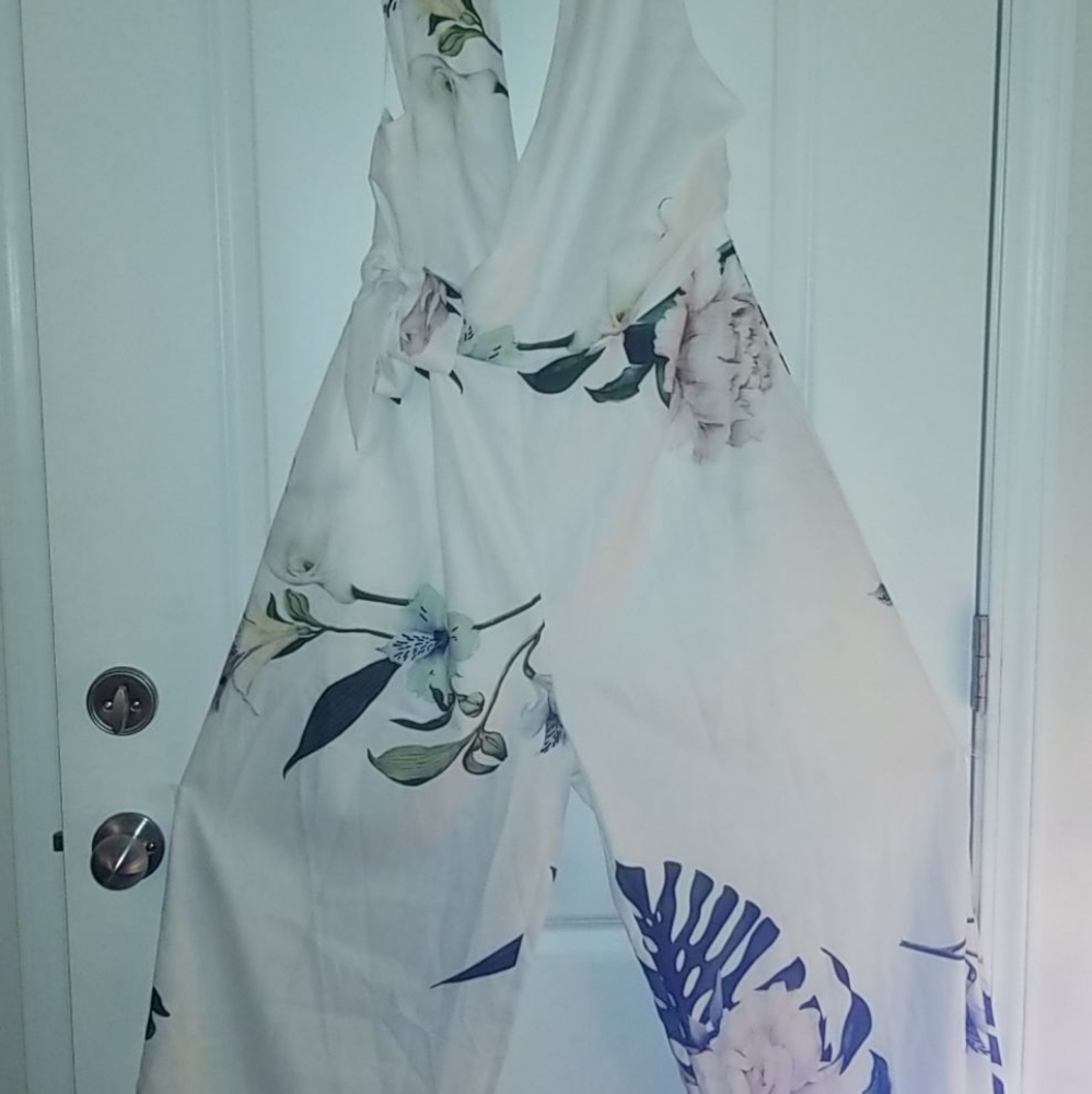 clothes - Picture 4 of 5